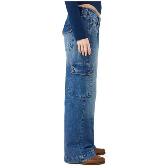 Urban Outfitters BDG Kayla Low-Rise Baggy Cargo Jeans - Picture 3 of 9